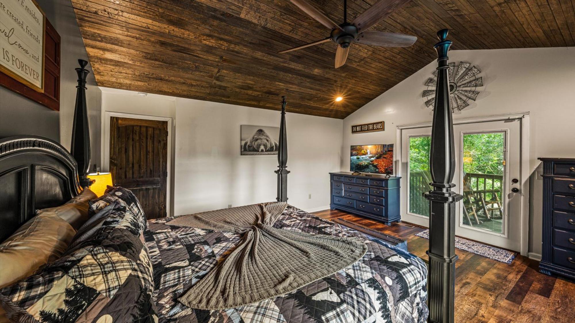 Whiskey Ridge Lodge, A Restored 1940S Gem, 2 Mins From Downtown, Breathtaking City Views, Custom Game Room, And Spacious Elegance Gatlinburg Exterior foto