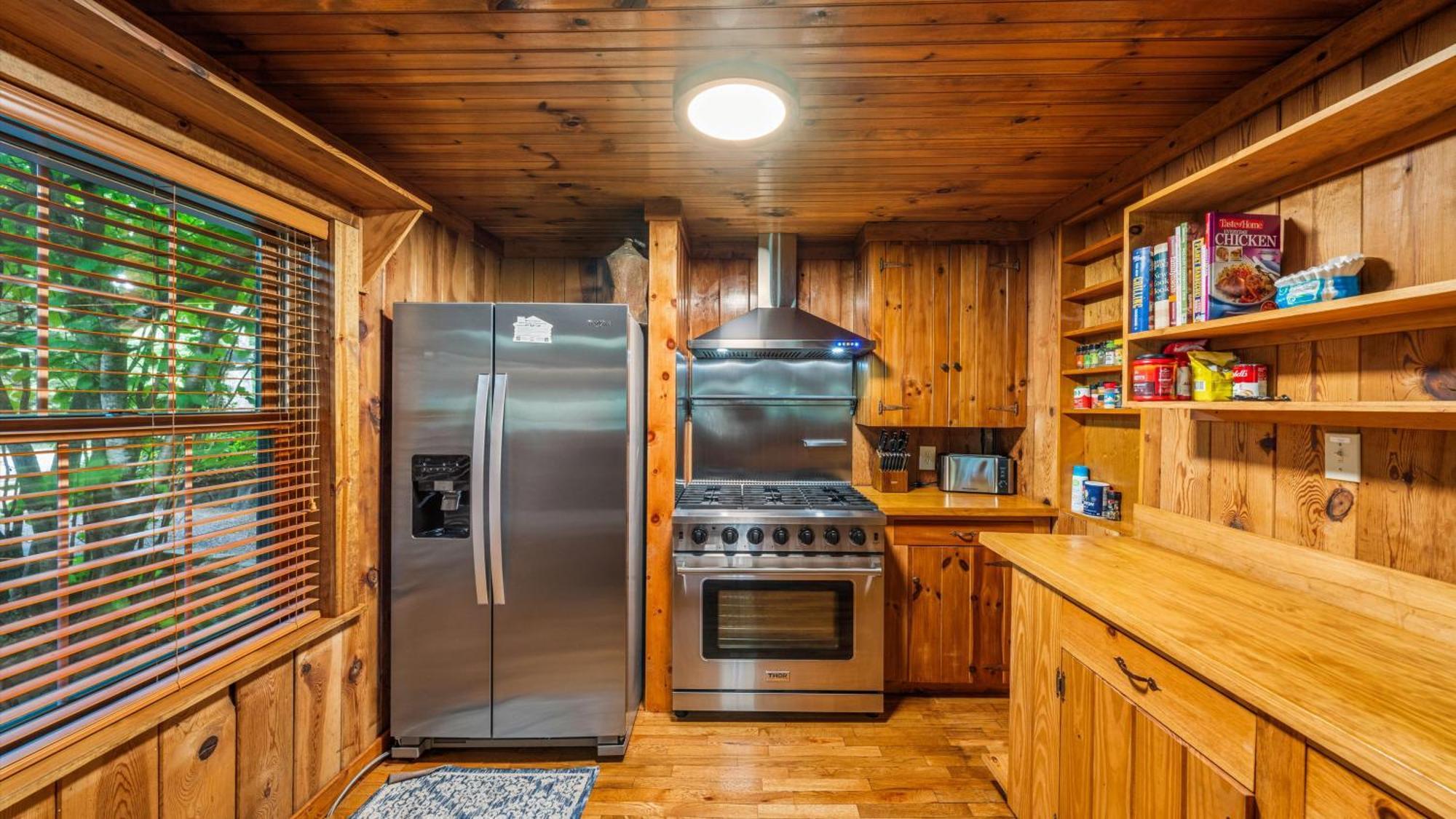 Whiskey Ridge Lodge, A Restored 1940S Gem, 2 Mins From Downtown, Breathtaking City Views, Custom Game Room, And Spacious Elegance Gatlinburg Exterior foto