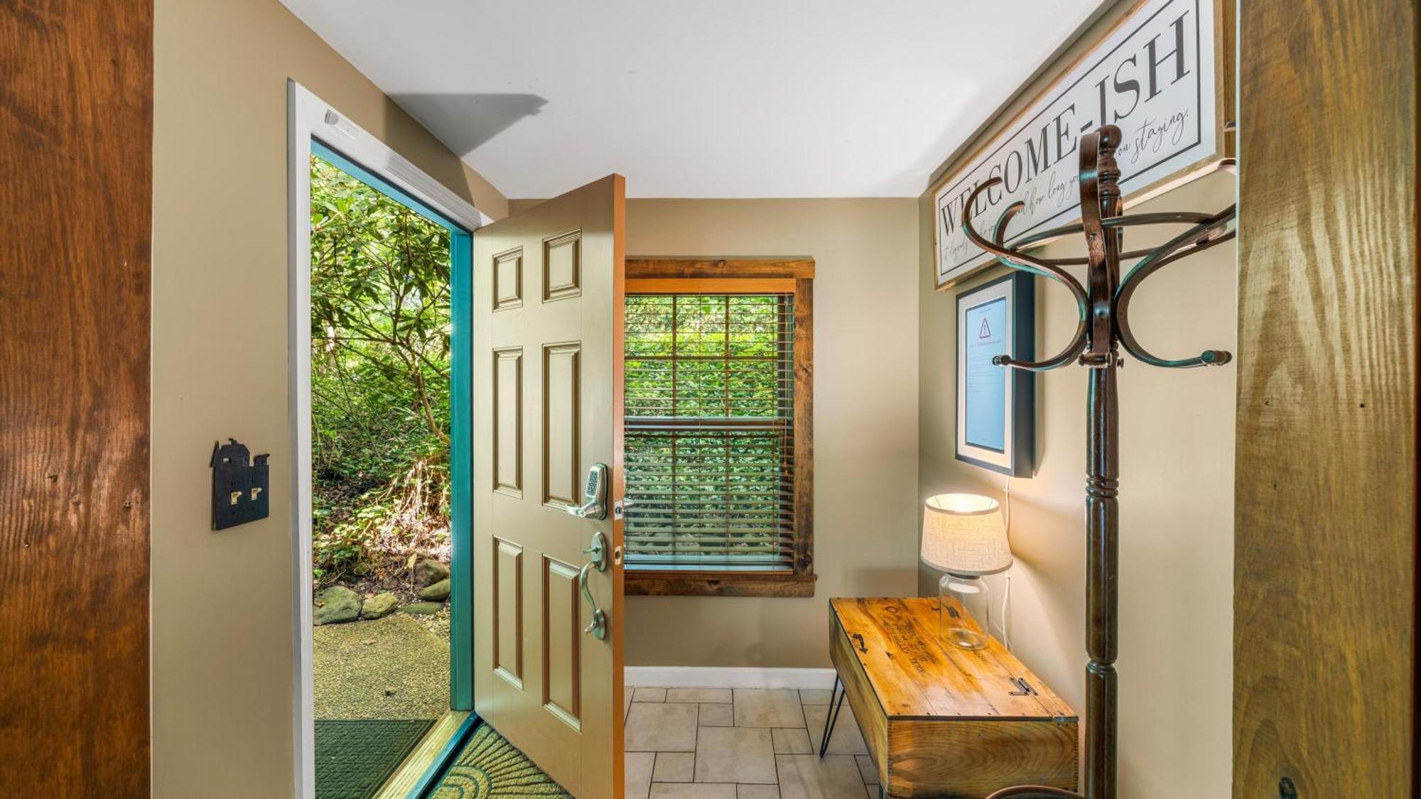 Whiskey Ridge Lodge, A Restored 1940S Gem, 2 Mins From Downtown, Breathtaking City Views, Custom Game Room, And Spacious Elegance Gatlinburg Exterior foto