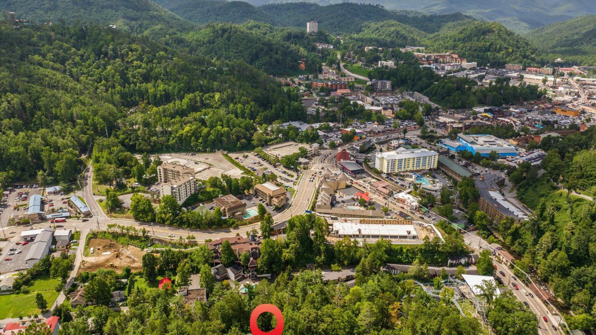 Whiskey Ridge Lodge, A Restored 1940S Gem, 2 Mins From Downtown, Breathtaking City Views, Custom Game Room, And Spacious Elegance Gatlinburg Exterior foto