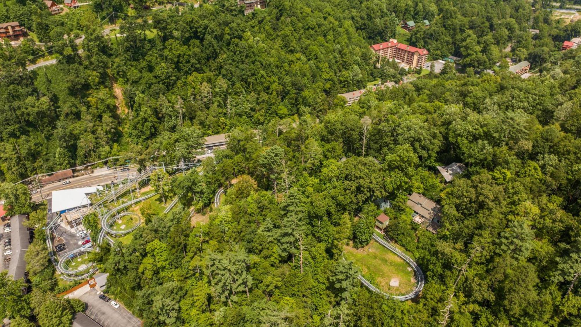 Whiskey Ridge Lodge, A Restored 1940S Gem, 2 Mins From Downtown, Breathtaking City Views, Custom Game Room, And Spacious Elegance Gatlinburg Exterior foto